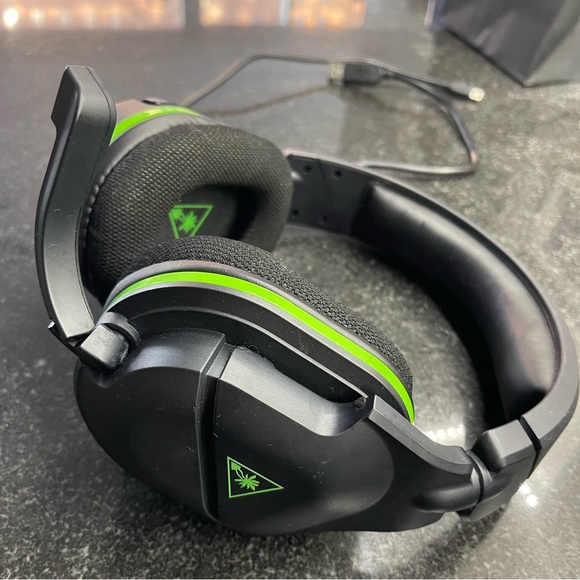 Rarely used Turtle Beach Xbox headset - Picture 1 of 6
